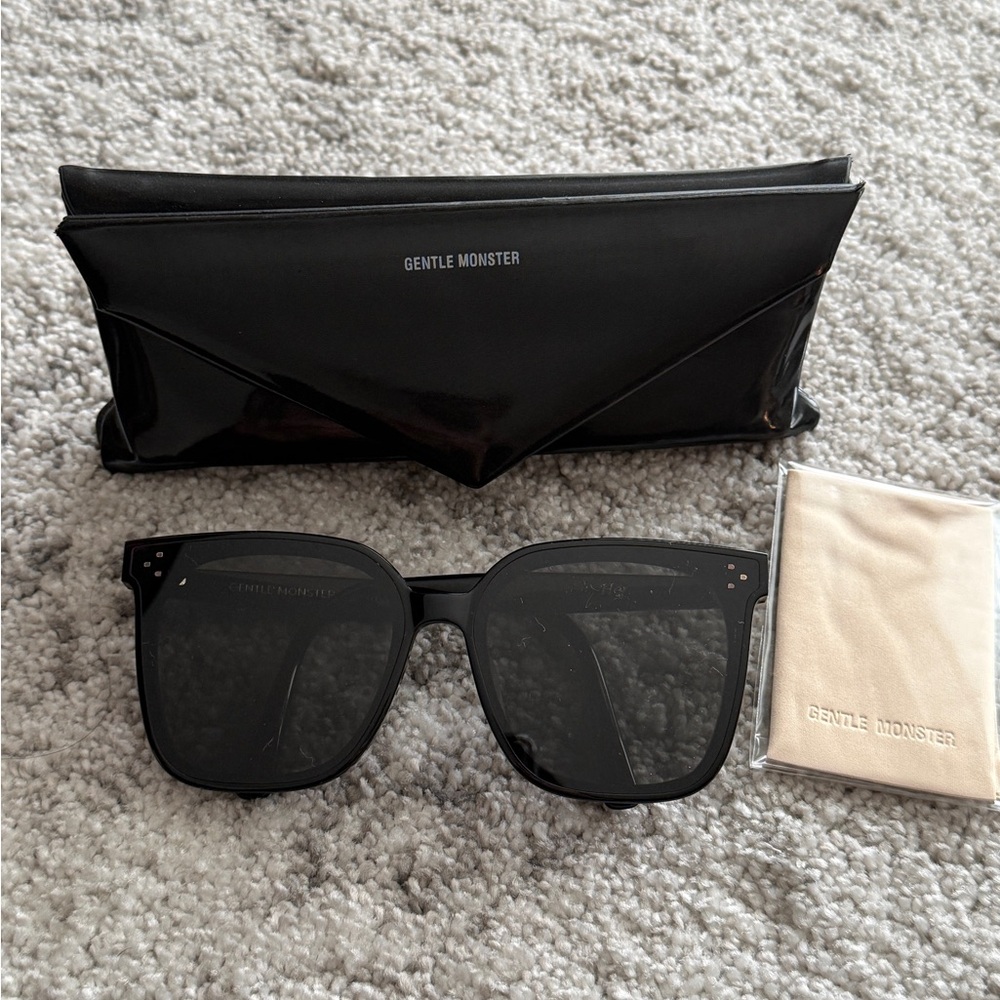 Gentle Monster HER 01 Sunglasses